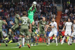 LIGA MISTRZOW REAL MADRYT - LEGIA WARSZAWA CHAMPIONS LEAGUE REAL MADRID - LEGIA WARSAW ARKADIUSZ MALARZ  JAKUB CZERWINSKI  ADAM HLOUSEK  KARIM BENZEMA  PEPE
