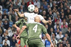LIGA MISTRZOW REAL MADRYT - LEGIA WARSZAWA CHAMPIONS LEAGUE REAL MADRID - LEGIA WARSAW KARIM BENZEMA  JAKUB CZERWINSKI