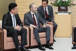 Andres Iniesta Shinzo Abe