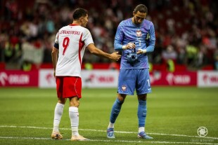 Robert Lewandowski Kamil Grabara
