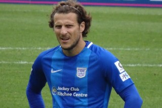 Diego Forlan obejmuje reprezentację Urugwaju po rezygnacji Bielsy