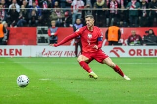 Laporta naciska na pozostanie Lewandowskiego w Barcelonie