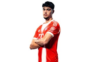 Aleksandar Pavlović na celowniku Chelsea i Manchesteru United. Bayern zabrał głos