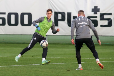 TRENING PILKARZY LEGII  LEGIA WARSAW PLAYERS TRAINING KACPER KOSTORZ