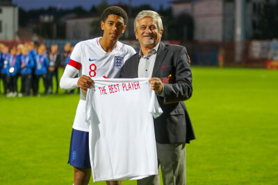 PUCHAR SYRENKI POLSKA U-17 - ANGLIA U-17 NAJLEPSZY ZAWODNIK TURNIEJU BEST PLAYER JUDE BELLINGHAM ZDZISLAW LAZARCZYK