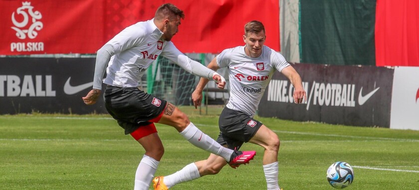 TRENING REPREZENTACJI POLSKI --- POLISH FOOTBALL NATIONAL TEAM TRAINING SESSION IN WARSAW PRZEMYSLAW WISNIEWSKI MATEUSZ LEGOWSKI