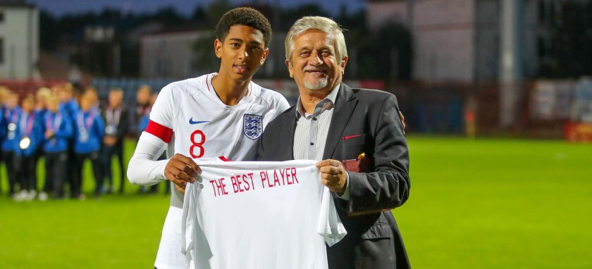 PUCHAR SYRENKI POLSKA U-17 - ANGLIA U-17 NAJLEPSZY ZAWODNIK TURNIEJU BEST PLAYER JUDE BELLINGHAM ZDZISLAW LAZARCZYK