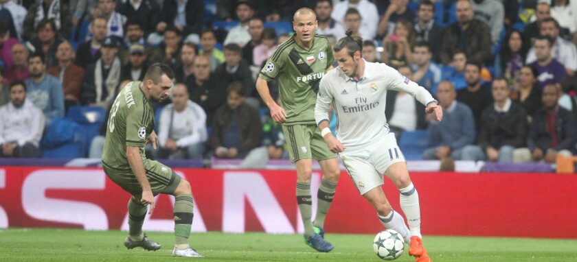 LIGA MISTRZOW REAL MADRYT - LEGIA WARSZAWA CHAMPIONS LEAGUE REAL MADRID - LEGIA WARSAW MICHAL KUCHARCZYK ADAM HLOUSEK GARETH BALE