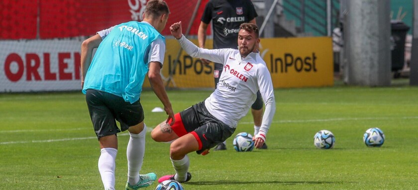 TRENING REPREZENTACJI POLSKI --- POLISH FOOTBALL NATIONAL TEAM TRAINING SESSION IN WARSAW PRZEMYSLAW WISNIEWSKI