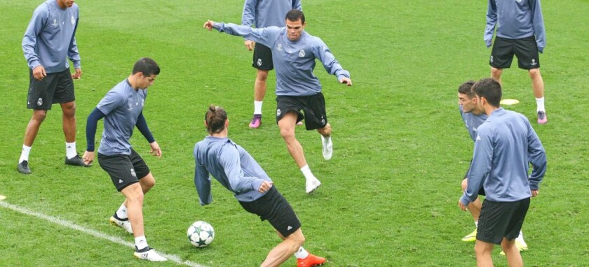 TRENING PIŁKARZY REAL MADRYT REAL MADRID TREINING RAPHAEL VARANE  CRISTIANO RONALDO  PEPE  MARTIN ODEGAARD