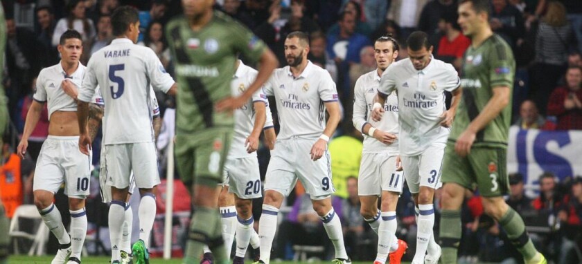 LIGA MISTRZOW REAL MADRYT - LEGIA WARSZAWA CHAMPIONS LEAGUE REAL MADRID - LEGIA WARSAW JAMES RODRIGUEZ  RAPHAEL VARANE  KARIM BENZEMA  GARETH BALE  PEPE