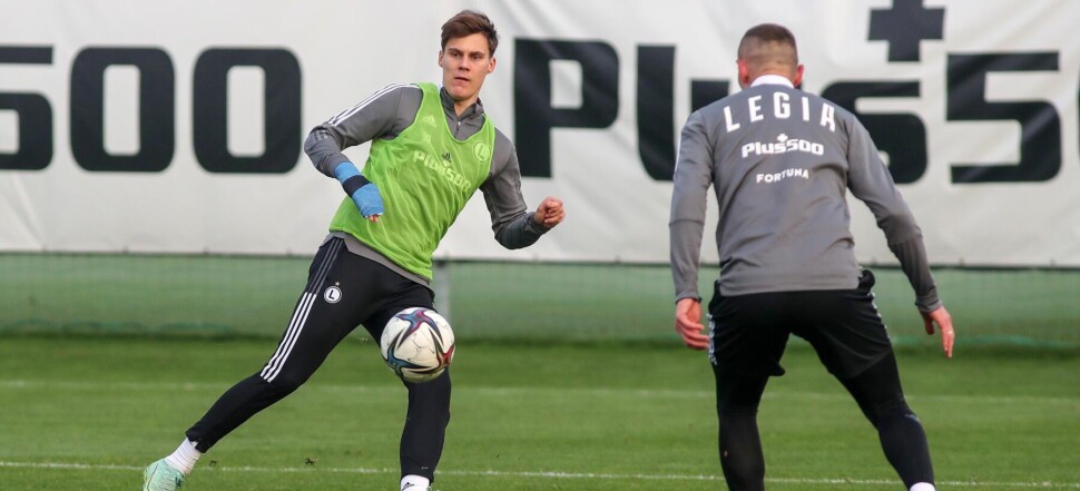 TRENING PILKARZY LEGII  LEGIA WARSAW PLAYERS TRAINING KACPER KOSTORZ