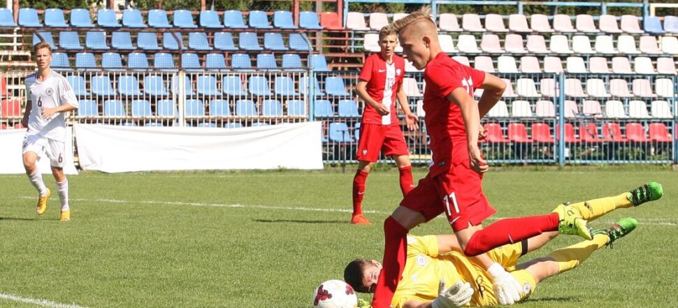 Zabki. Turniej o Puchar Syrenki U-17 Polska - Lotwa Emils Birka  Adrian Benedyczak  Michal Skoras  Rudolfs Solocha