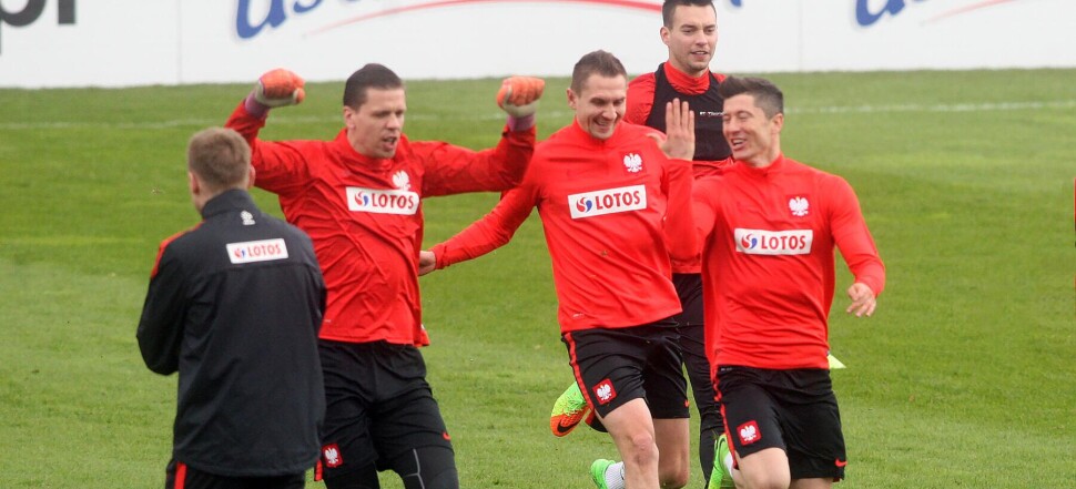 TRENING REPREZENTACJI POLSKI --- POLAND FOOTBALL NATIONAL TEAM TRAINING IN WARSAW WOJCIECH SZCZESNY  ROBERT LEWANDOWSKI  ARTUR JEDRZEJCZYK